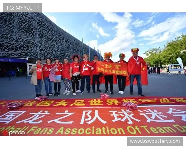 纽约尼克斯劲敌对决赛场激情四溢球迷热情高涨挑战激烈