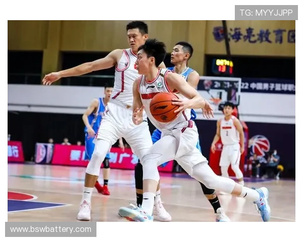 深圳足球队以63分领跑大师赛积分榜展现强劲实力